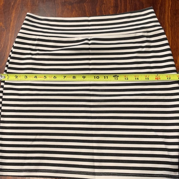 5/$20 Lot of 3 Striped Mini & Pencil skirts Forever 21 L - Picture 5 of 10